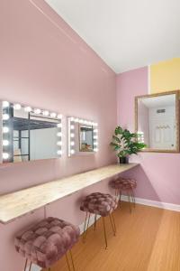 Cozy Country Legends Apt, Music Row Retreat