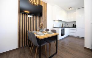 Gorgeous Apartment In Stanici 