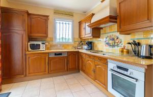 Beautiful Home In Lauris With Wifi