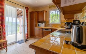 Beautiful Home In Lauris With Wifi