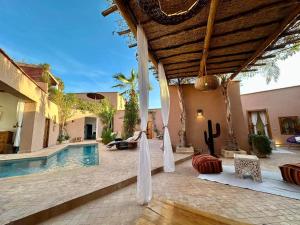 VILLA BELVIE, PRIVEE, MARRAKECH , PISCINE CHAUFFEE, Wifi, Clim