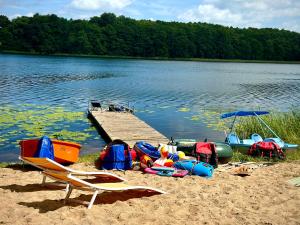 Dworek nad jeziorem z prywatną plażą