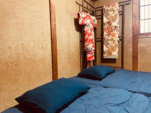 like living in a traditional Japanese house, one group per day