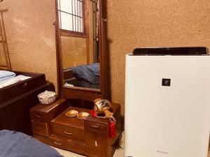 like living in a traditional Japanese house, one group per day