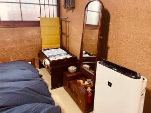 like living in a traditional Japanese house, one group per day