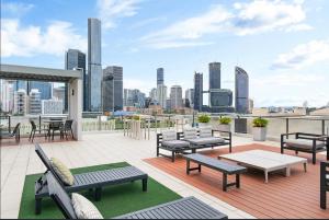 Spacious 2 Bedroom Apartment in Central Brisbane