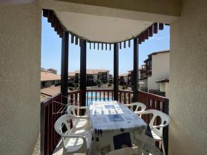 Appartement T1 à 50m du lac avec piscine, salle de jeux et parking, idéal familleamis - FR-1-379-63