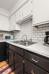 Dollys Dreamhouse, Mean Girls Retreat Unit 8