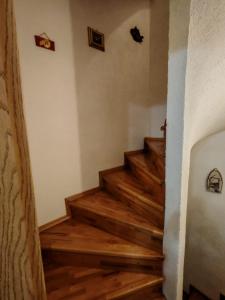 Lovely vacation house in old city Cres with parking