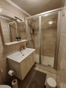 Lovely vacation house in old city Cres with parking