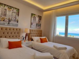 FANTASTIC APARTMENT IN FRONT OF THE SEA & MARINa