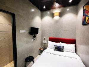 Hotel Eros - Nr Airport T2