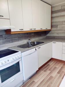 Private house with top location - Koko omakotitalo suurella pihalla ja puusaunalla