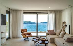 Cozy Home In Prizba, Blato