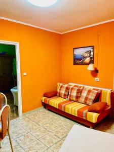 Sunny & Green Apartment