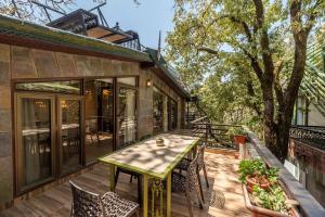 Modern 2BHK near Naini Lake Rustic Retreat