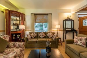 Modern 2BHK near Naini Lake Rustic Retreat
