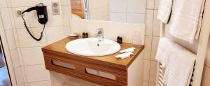 Hotels Logis Hotel De France- Restaurant GRILL : photos des chambres