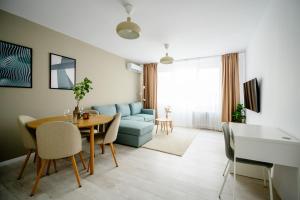 Retreat on Victoriei