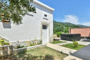 Oasis of peace with jacuzzi