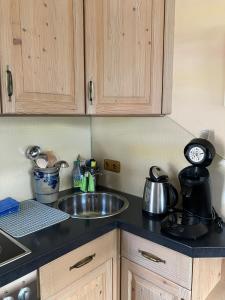 Wandergesellenzimmer mit Bad und Küche