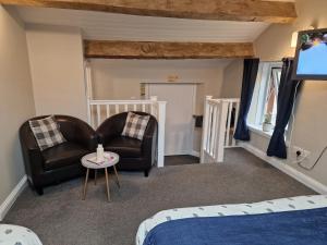 Comfort Triple Room with Shower room in Fairladies Barn Guest House
