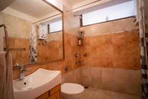 Lake View 2BHK close to Mall Road l Bay Breeze