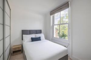 Stylish 2BR Chelsea Penthouse with Private Rooftop