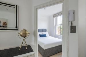 Stylish 2BR Chelsea Penthouse with Private Rooftop