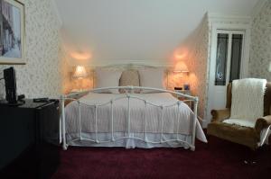 King Room with Private Bathroom room in The Victoria Inn Bed & Breakfast and Pavilion