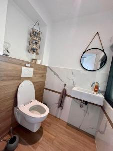 Maisons de vacances Maison bretonne renovee a 20 min des plages, parking prive : photos des chambres