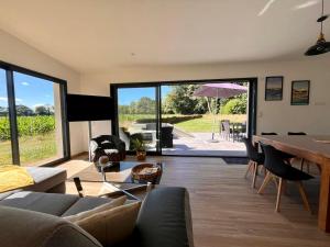 Maison bretonne rénovée à 20 min des plages, parking privé