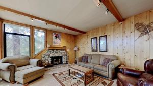 Deluxe Slopeside Condo Just Steps to Mammoth Mountain with 3 Spas, Pool and Sauna and Free WiFi and Parking - Unit 531 at 1849 Condos