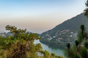 Bhimtal Lake View 3BHK w Pool Gargi Cottages