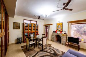 Bhimtal Lake View 3BHK w Pool Gargi Cottages