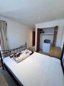 Cozy En-suite double room near train station