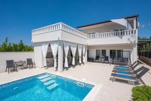 Beachfront villa Mihovil with direct beach access