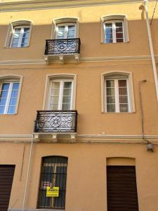 Malta House in the center img28