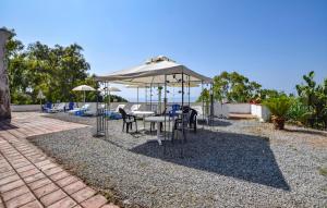 2 Bedroom Lovely Apartment In Parghelia