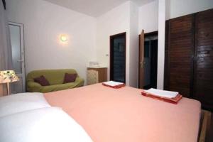 Spacious Tisno seaside apartment 6 guests