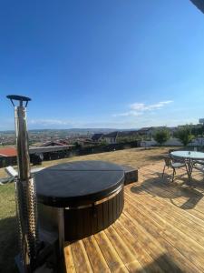 Garsonierǎ la curte si ciubǎr extracost