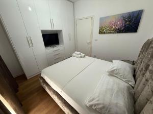 AMAS 1BR Ap 3 - Parking, Kitchen & Sea View