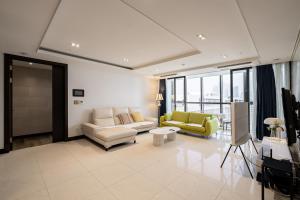 On the Beach for big family & Bexco