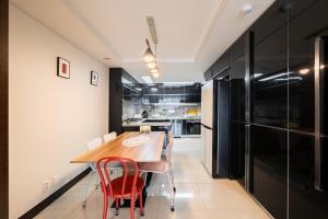 2400sqft On the Beach 1min for big family