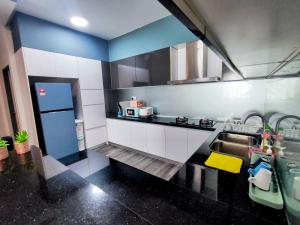 Azure PJ 4BR 4 Bath Luxury Condo - 12 Beds - Next to Le Meridien - 2 Parking