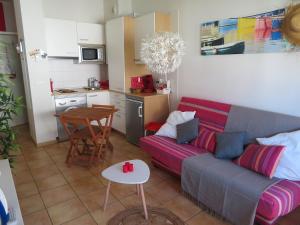 Appartements Studio IZAR Coeur de Plage - Parking - Classe 2 etoiles : photos des chambres
