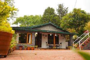 Bhimtal Lake View 2BHK w Pool Cottage View-Topia