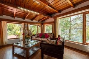 Bhimtal Lake View 2BHK w Pool Cottage View-Topia