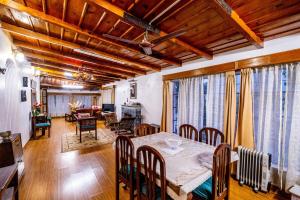 Bhimtal Lake View 2BHK w Pool Cottage View-Topia