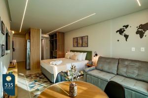 Studio em condomínio de frente para o mar